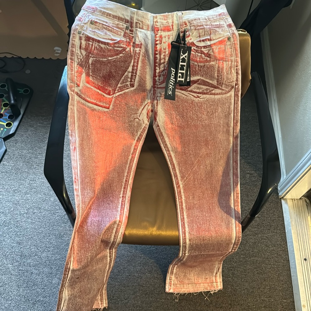 Nice and in style pants never worn NWT